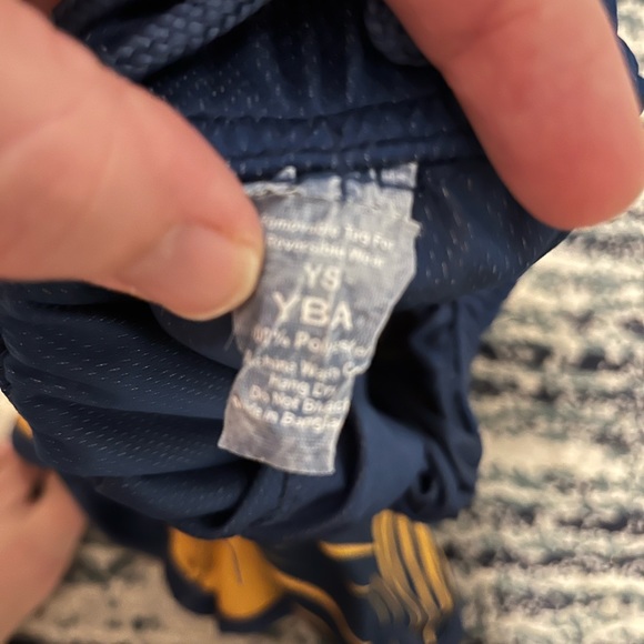 i9 Sports soccer Jersey and Shin Guards YS - Picture 5 of 8